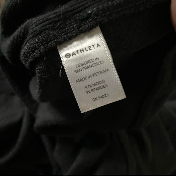 Athleta Coaster Luxe Cowl Neck Pullover
Sweatshirt in Black Size Small - Picture 5 of 7